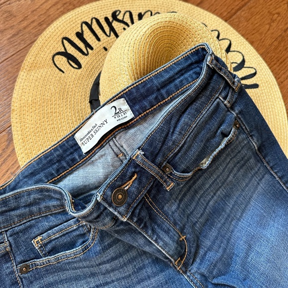 Abercrombie & Fitch Super Skinny Jeans Size 2R - Picture 2 of 10